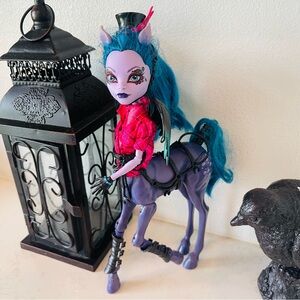 Monster High Freaky Fusion Hybrids Avea Trotter Doll